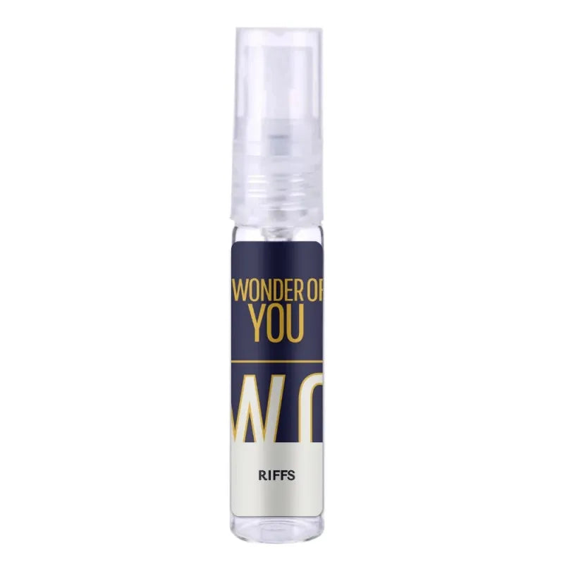 Riffs Parfum Wonder of You met een heldere glazen sprayfles en donkerblauwe label