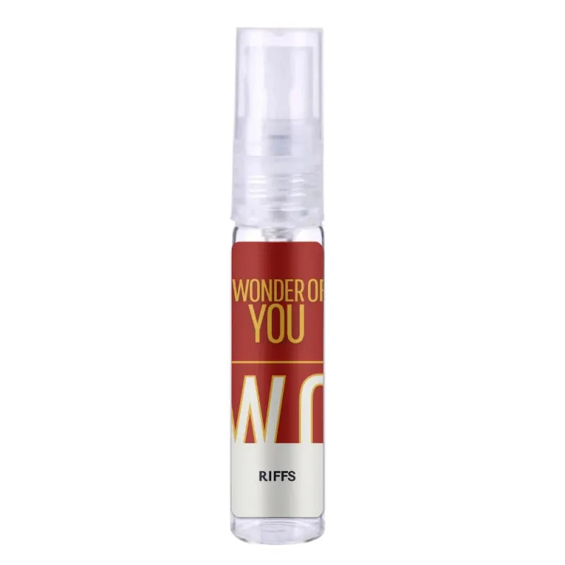 Riffs Parfum Wonder of You Woman met helder glazen sprayfles en rode label, arabische parfum met betoverende geur