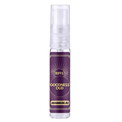 Een heldere glazen sprayfles met een paars etiket met gouden tekst en witte lijnkunst van riffs goodness oud door arabmusk.eu