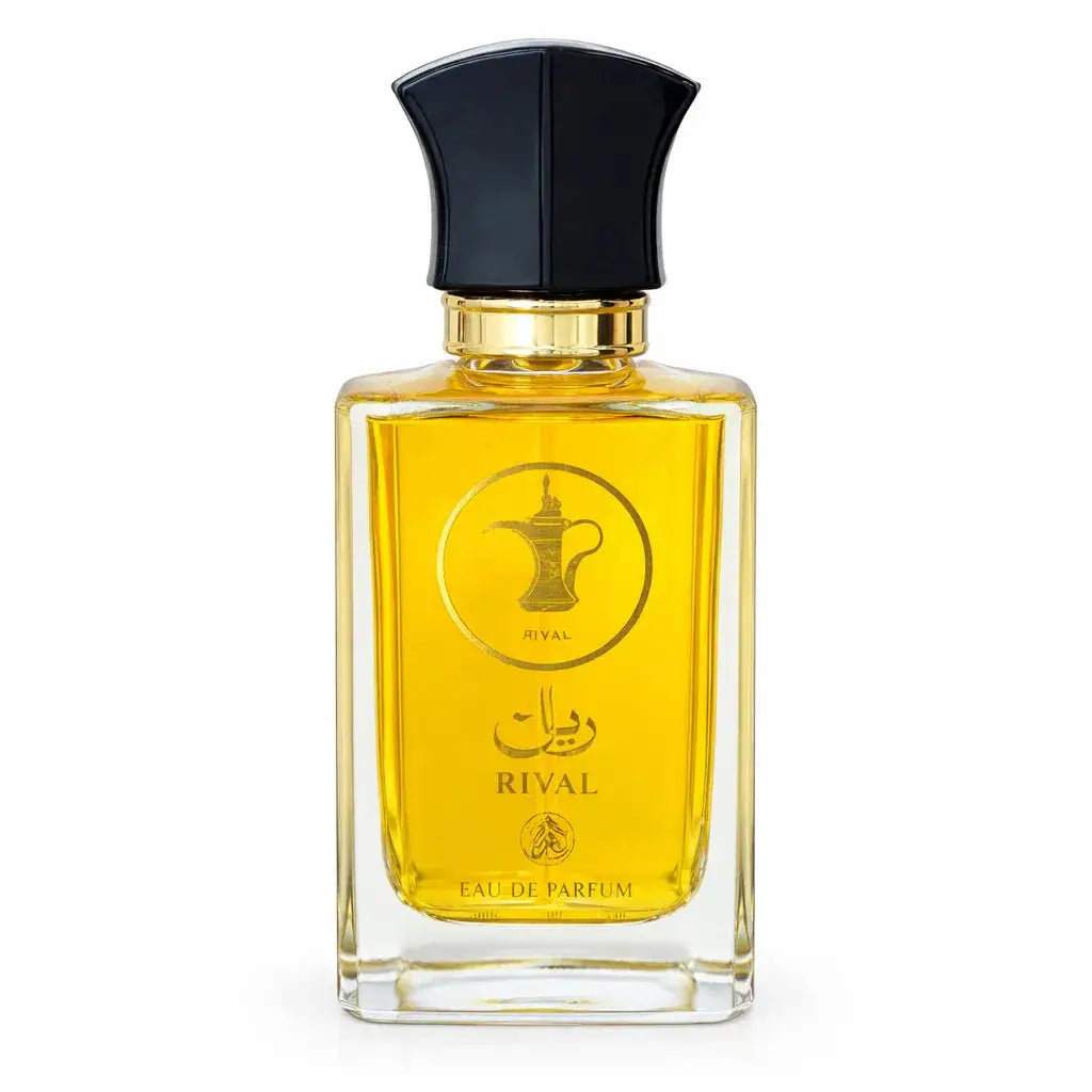 Een rechthoekige glazen fles van riyal edt met een zwarte dop en gouden accenten gevuld met goudgeel parfum