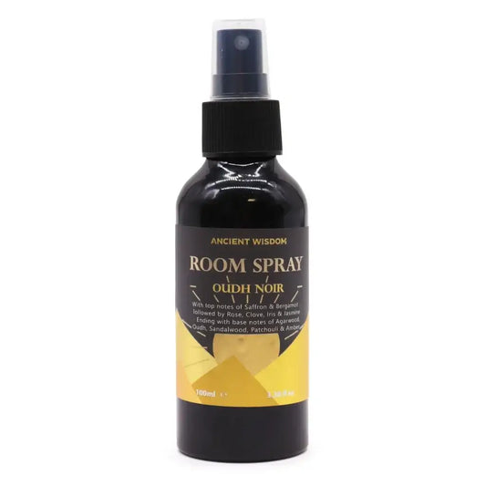 Zwarte glazen fles met zwarte sprayspray en gouden etiket van ancient wisdom met oudh noir roomspray