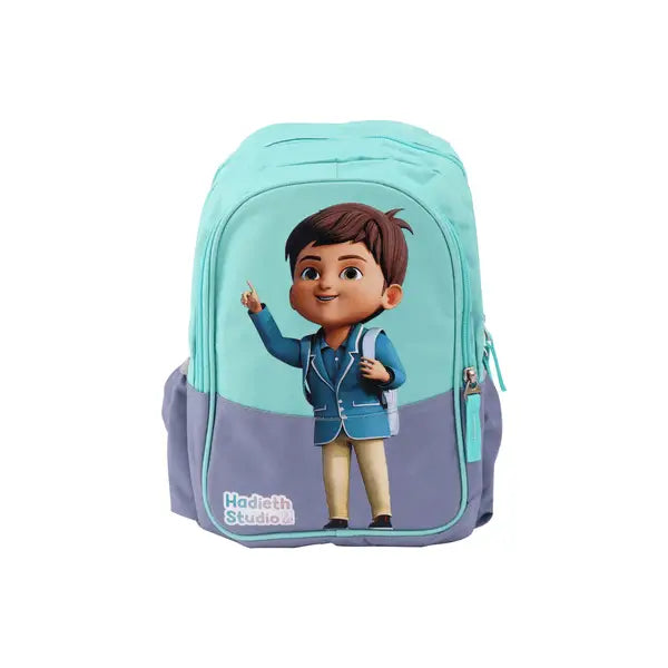 Rugzak mintgroen van hadieth studio met turquoise en lavendel twee tonen en cartoon jongen op de voorkant