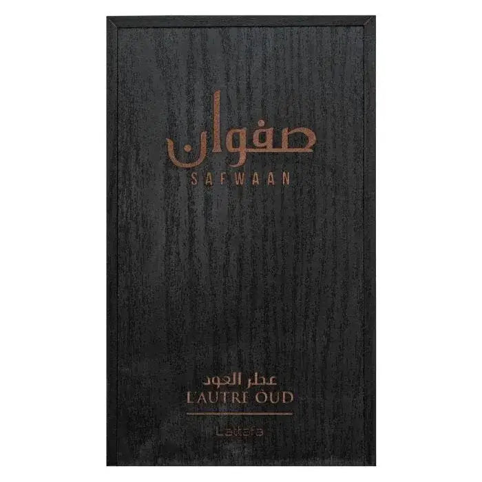 Zwarte houten doos met gouden folie letters safwaan en productnaam l’autre oud voor luxe parfumverpakking
