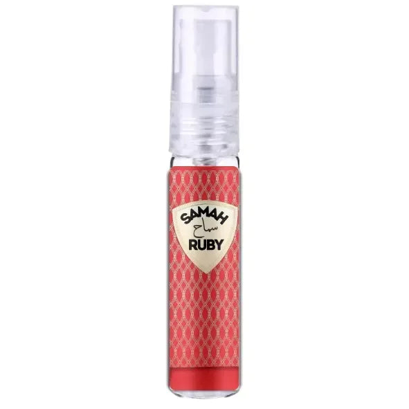 Een strak, transparante sprayfles met een rode patroonlabel van samah ruby en een heldere pomp voor samah ruby riiffs