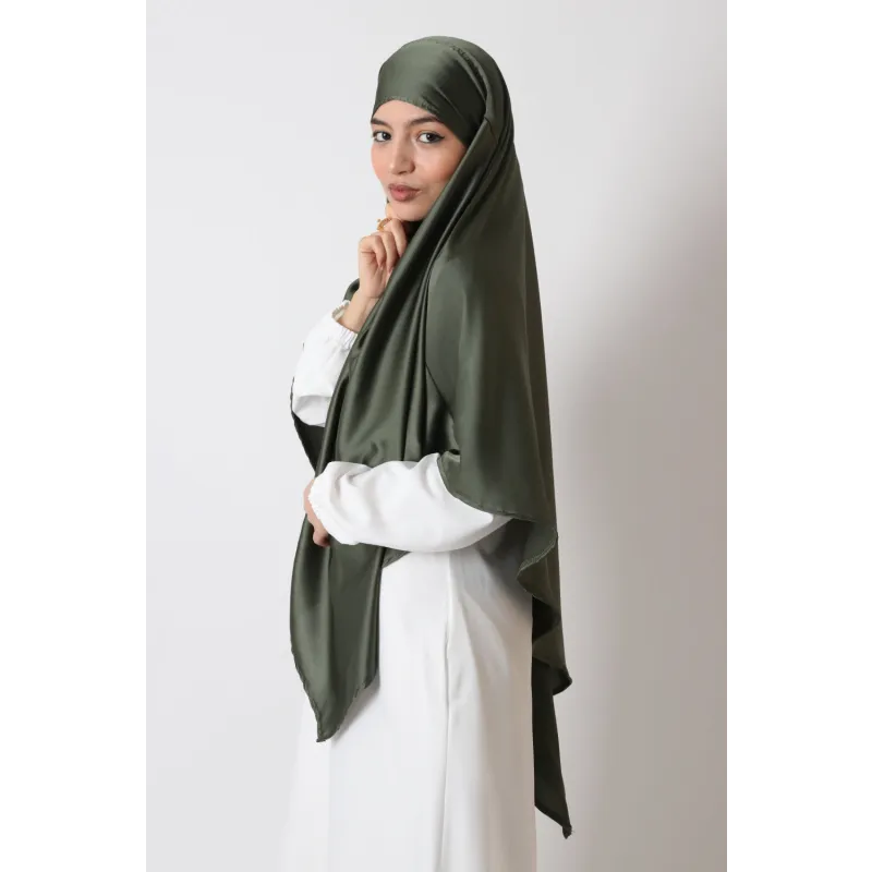 Satijnen khimar in olijfgroene hijab met modern ontwerp en zachte stof