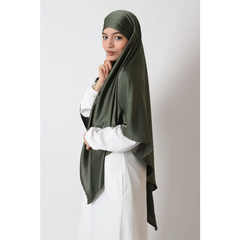 Satijnen khimar in olijfgroene hijab met modern ontwerp en zachte stof