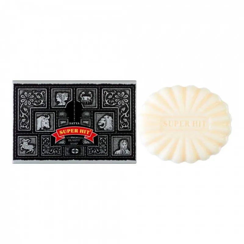 Zwarte decoratieve doos met patronen en een witte scalloped zeep van Satya SUPER HIT