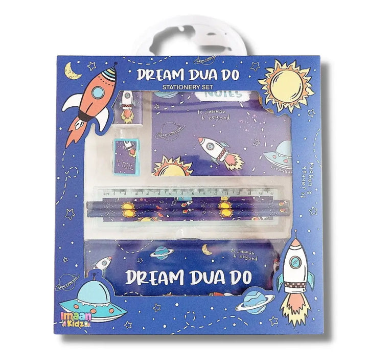 Paars ruimte-thema schrijfwarenset met raketten planeten en sterren op blauwe achtergrond van dream dua do