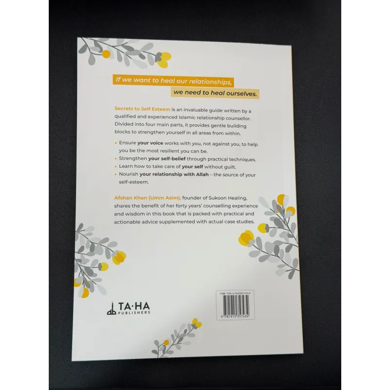 Wit boek Secrets to Self-Esteem door Afshan Khan, gele bloemendesign achterkant