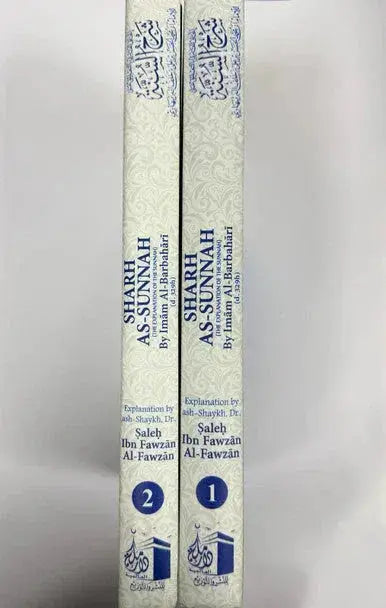Twee crèmekleurige hardcover boeken met blauwe arabische letters en patronen getiteld sharh as sunnah imam al barbahari 2-delige set