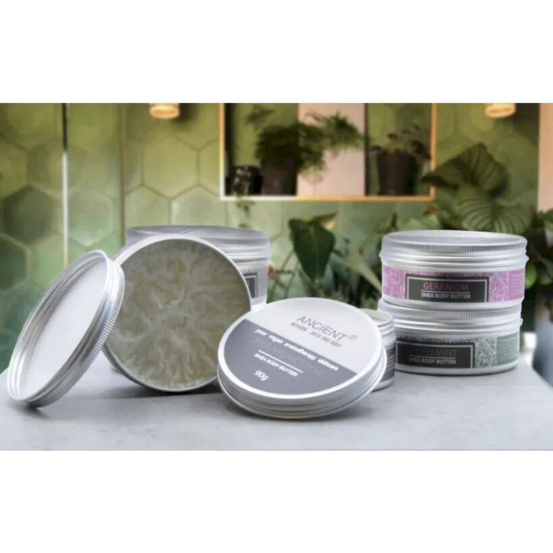 Assorted shea body butter tins met geranium olie voor aromatherapy shea en shea body gebruik