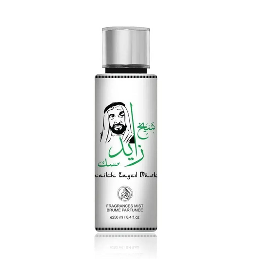 Zilveren cilindervormige fles met metalen dop en arabische zwarte en groene letters en afbeelding van een man voor sheikh zayed musk body mist