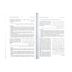 Open book met Arabische en Engelse tekst uit Sunan ibn Majah voor studie