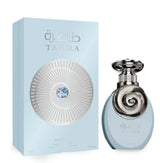 Lichtblauwe tahira parfumfles met zilveren spiraaldeksel en edelsteendetail van Riiffs Parfum