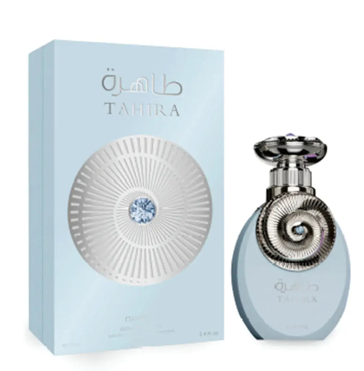 Lichtblauwe tahira parfumfles met zilveren spiraaldeksel en edelsteendetail van Riiffs Parfum