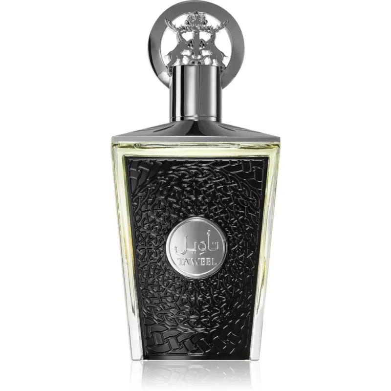 Een strak, rechthoekig taweel parfumbottle met een zwarte gestructureerde voorkant en zilveren accenten