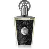 Een strak, rechthoekig taweel parfumbottle met een zwarte gestructureerde voorkant en zilveren accenten