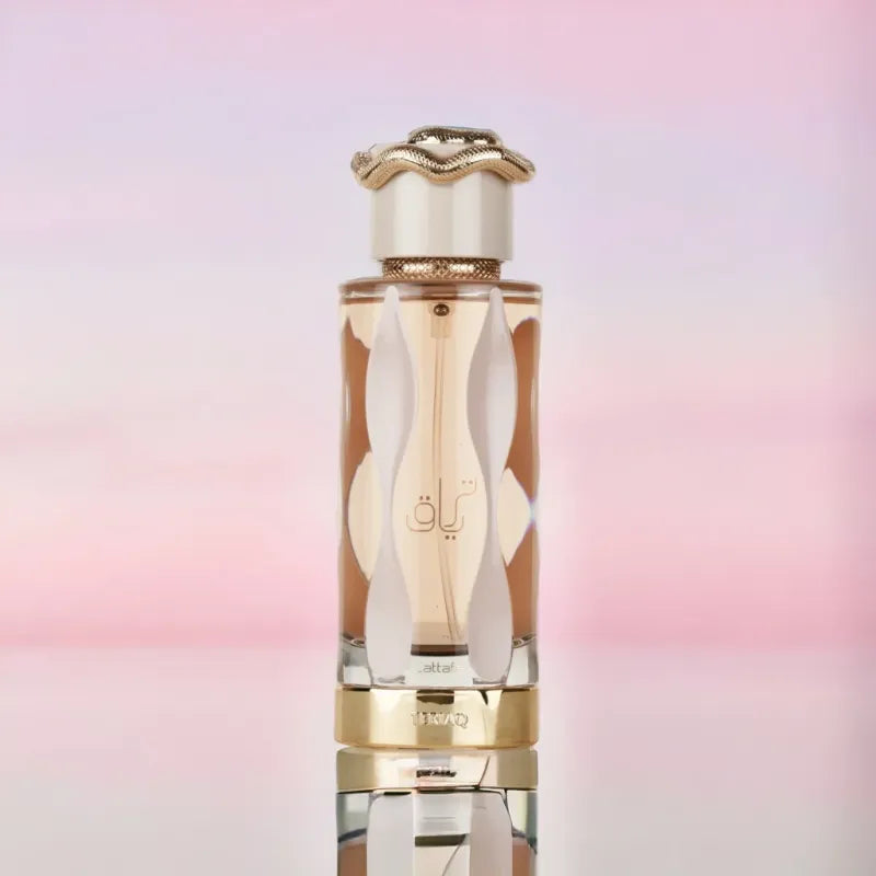 Sierfles Teriaq met gouden accenten en geometrisch ontwerp voor luxe parfum