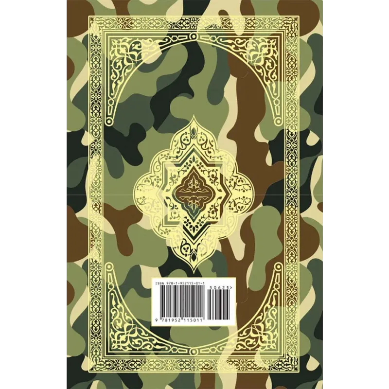 Camouflage-notitieboek met goudaccenten en The Clear Quran pocket size groen