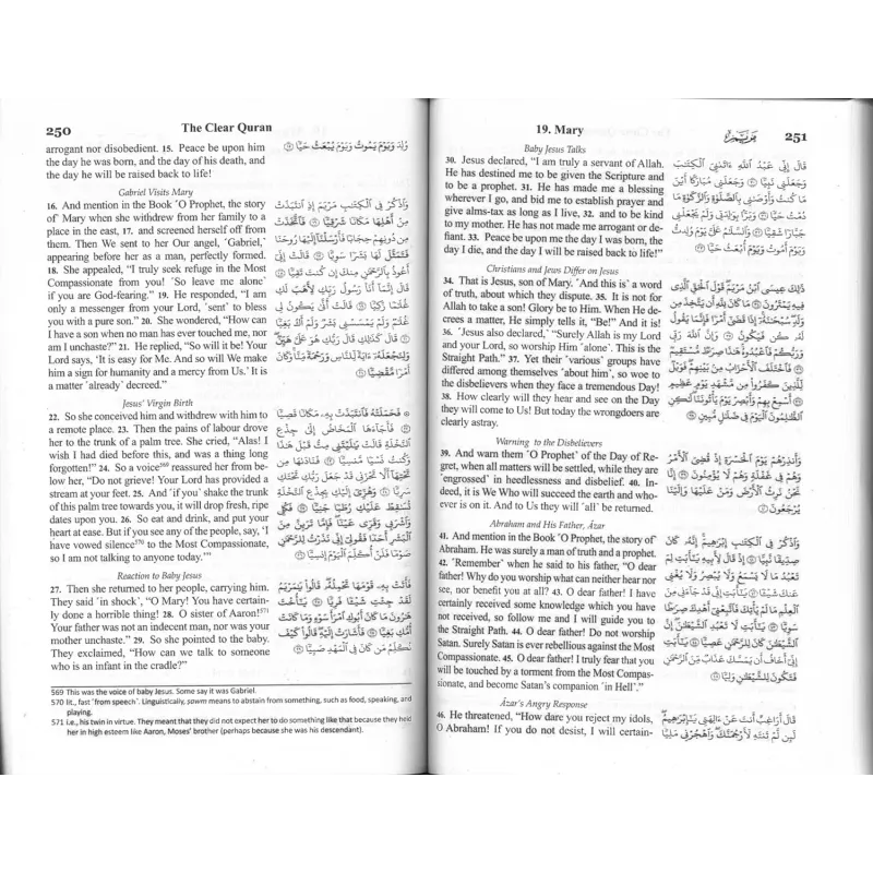 Boekpagina’s van The Clear Quran met Arabische tekst en Engelse vertalingen