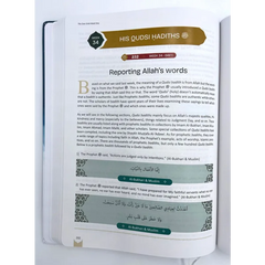 Open boek met His Qudsi Hadiths uit De Clear Sirah Made Easy - 365 Days With The Prophet ﷺ