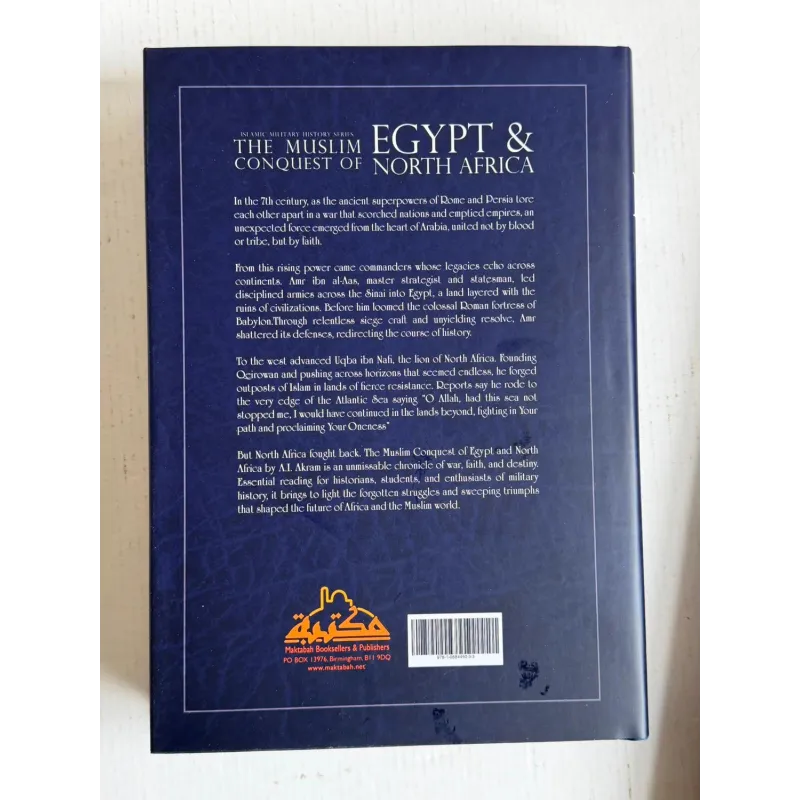 Donkerblauw hardback boek the muslim conquest of egypt and north africa met gouden letters en klein embleem onderaan