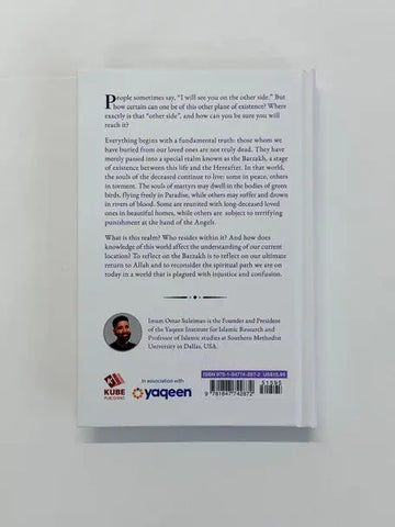 Achterzijde van een wit boek the other side barzakh and beyond met een portret van imam omar suleiman en uitgeverslogo’s