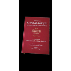 Rood hardcover boek Kitab Al-Tawhid door Mohammed b. Abd al-Wahhaab in Uitleg van al Kitab