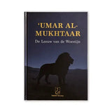 Donkerblauw hardcover boek umar al-mukhtar de leeuw van de woestijn met gouden letters en zwarte leeuwensilhouet op cover