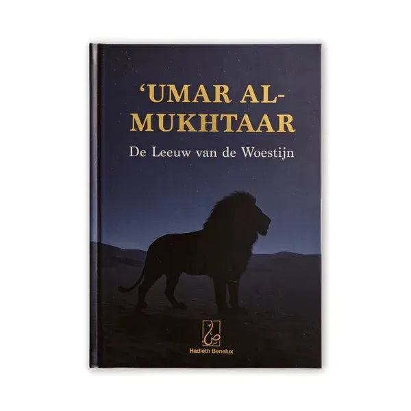 Donkerblauw hardcover boek umar al-mukhtar de leeuw van de woestijn met gouden letters en zwarte leeuwensilhouet op cover