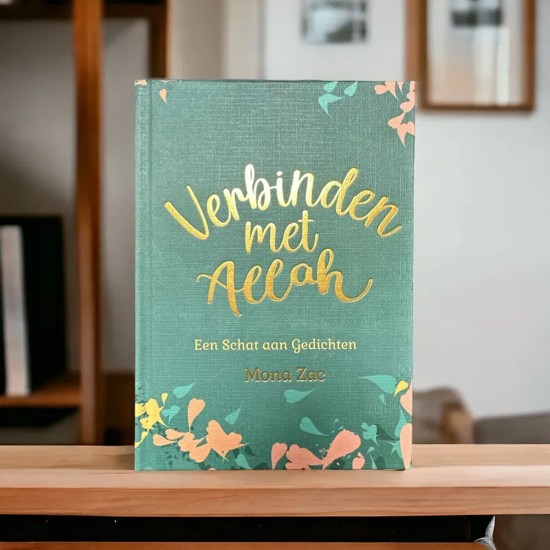 Groene hardcover boek Verbinden met Allah SWt met bloemen in geel en koraal