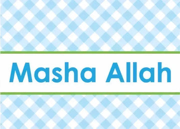 Wenskaart geboorte jongen met lichtblauw wit ruitjes patroon en masha allah in vet petgroene tekst centraal geplaatst