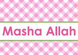 Wenskaart geboorte meisje met roze en witte ruitjes en roze tekst masha allah op banner