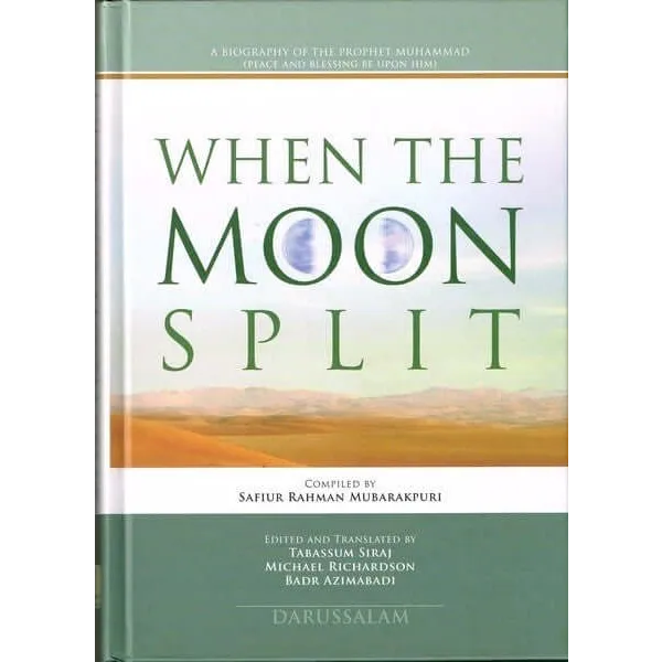 Boek met lichtgroene en beige kaft met titel When the Moon Split, voor het product When the Moon Split