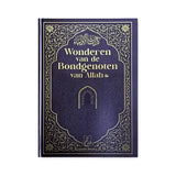 Diep paarse boeken met ingewikkelde gouden folie details en arabische kalligrafie in wonderen van de bondgenoten van allah