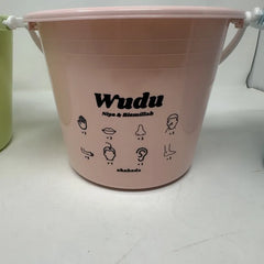 Pink plastic woedoe emmer met handvatten voor diverse schoonmaakklussen