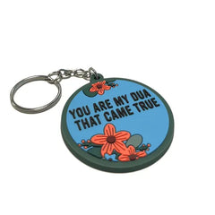 Circulaire sleutelhanger met de tekst YOU ARE MY DUA THAT CAME TRUE en oranje bloemen