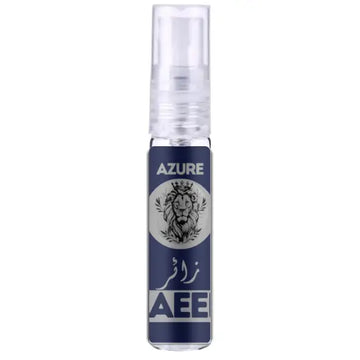 Zaeer Azure parfum spray in een slanke marineblauwe fles met een glazen dop en een reliëf leeuwembleem