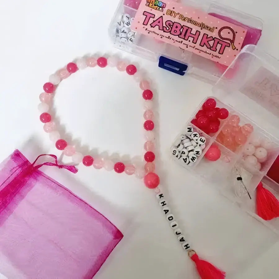 Pink en witte kralen tasbih met gepersonaliseerde naam bedel in zelf tasbih maken diy pakket