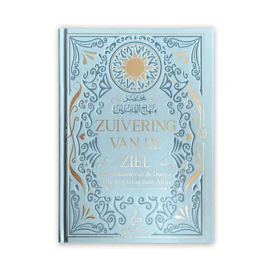 Een lichtblauw boek zuivering van de ziel met ingewikkelde zilveren en gouden reliëf patronen en zonmotief